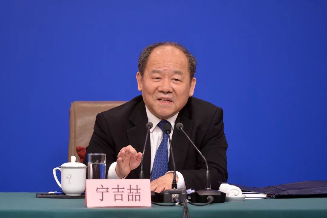 中国GDP与人均GDP大幅增长，宁吉��cite发改委副主任的角色提出新成就分析。数字震撼，了解我们的发展脉络。