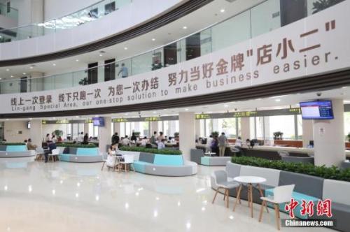 上海自贸区临港新片区开展自贸账户本外币一体化试点，探索资本自由兑换